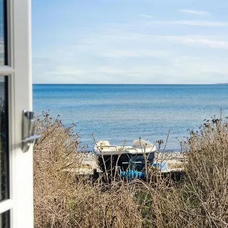 Beachfront Summerhouse With Amazing View And Peace Hesselager